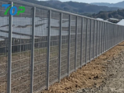 48+38 分離式フェンスシステム|簡単施工・高安定性・耐食性 耐食性に優れた48+38分離式フェンス、溶融亜鉛メッキと粉体塗装による長寿命設計