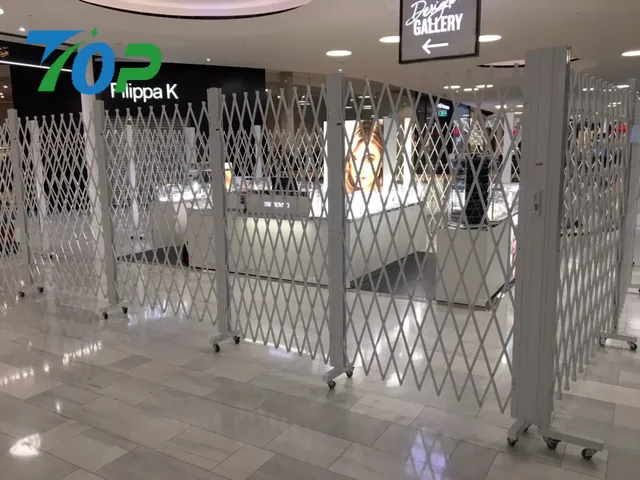 業務用 アルミ製 伸縮フェンス キャスター付き（高耐久・防錆仕様）