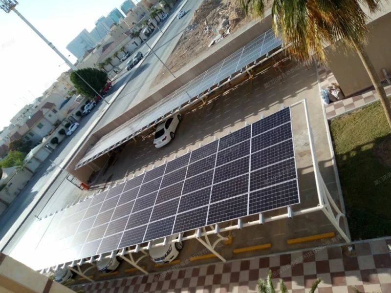 サウジアラビア カーポート型太陽光発電所 高強度アルミ架台施工事例