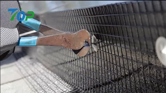 太陽光パネル用防鳥ネット 穴あけ不要クリップ施工