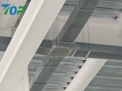 密閉型トラフ構造でホコリ・落下物・小動物からケーブルを完全保護