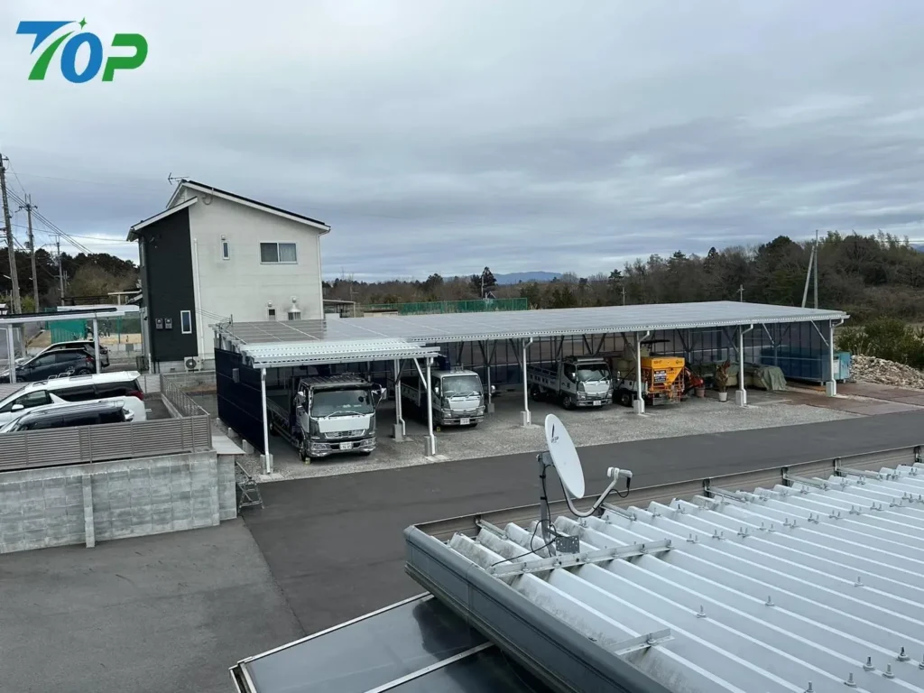 完全防水設計のソーラーカーポート構造と排水システム